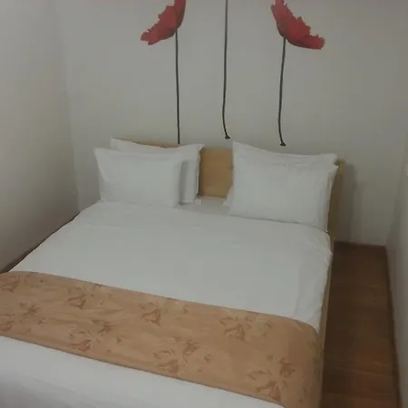 Luxury Old Town Апартаменты *